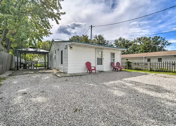 Geneva-On-The-Lake Cottage With Patio Walk To Shore